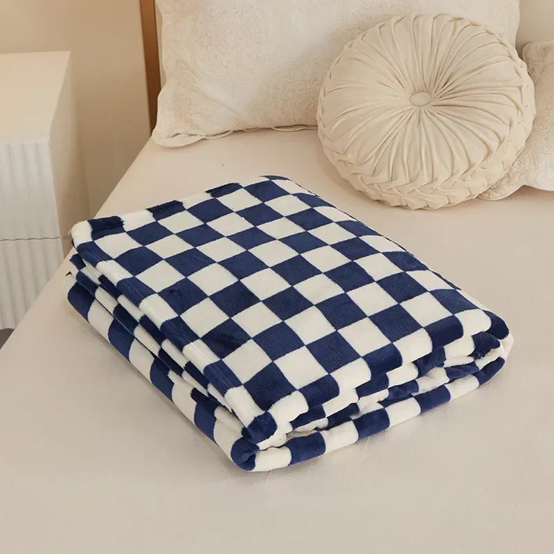 Plush Checkered Throw with Soft Fleece Finish