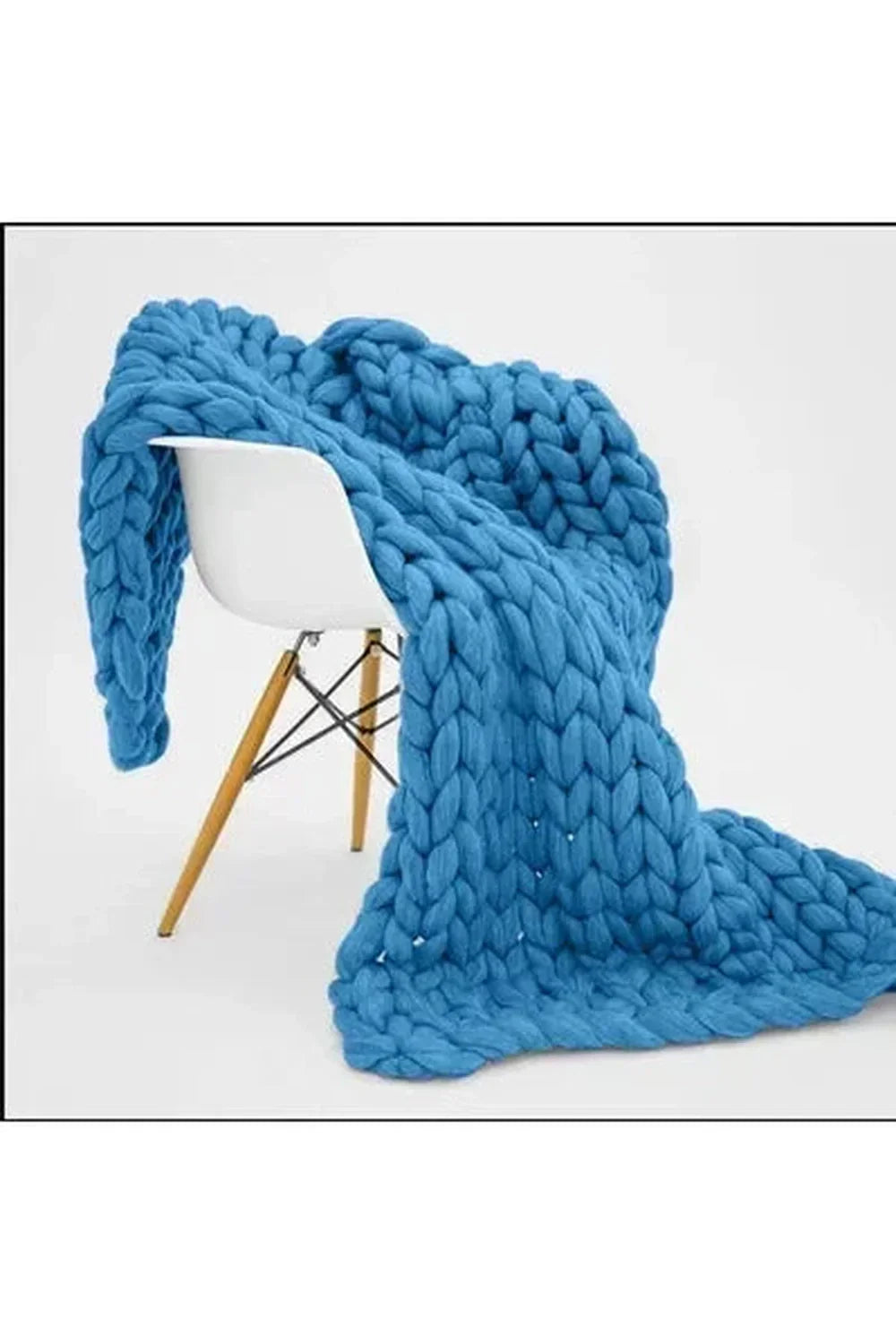 Soft Chunky Knit Blanket with Braided Texture