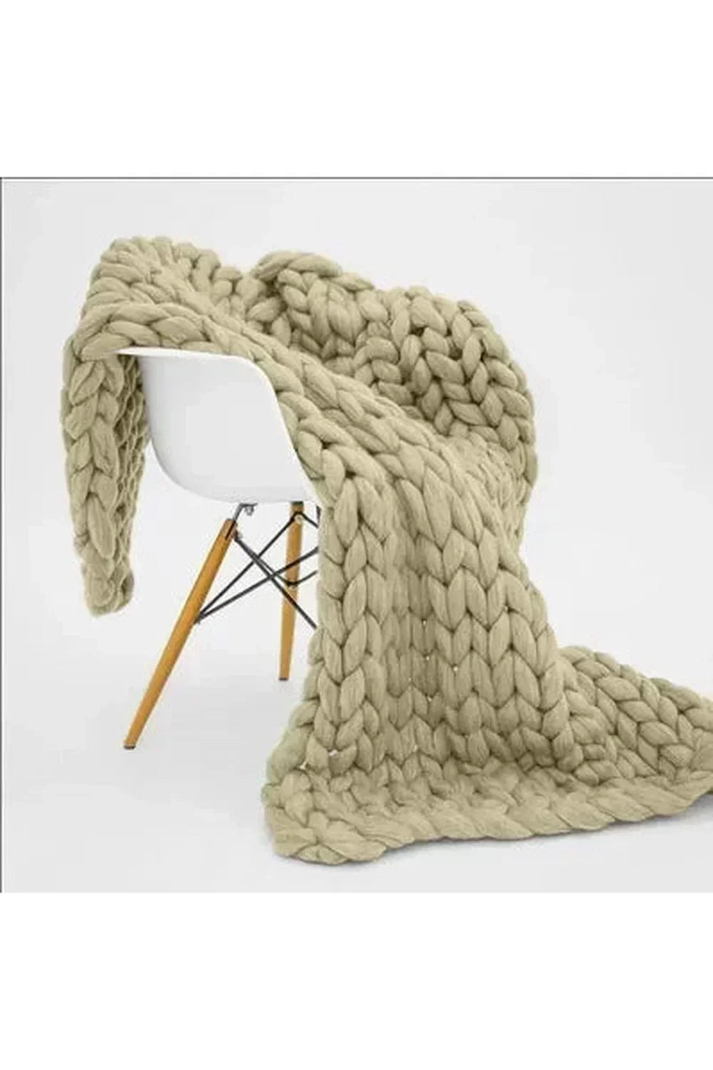 Soft Chunky Knit Blanket with Braided Texture