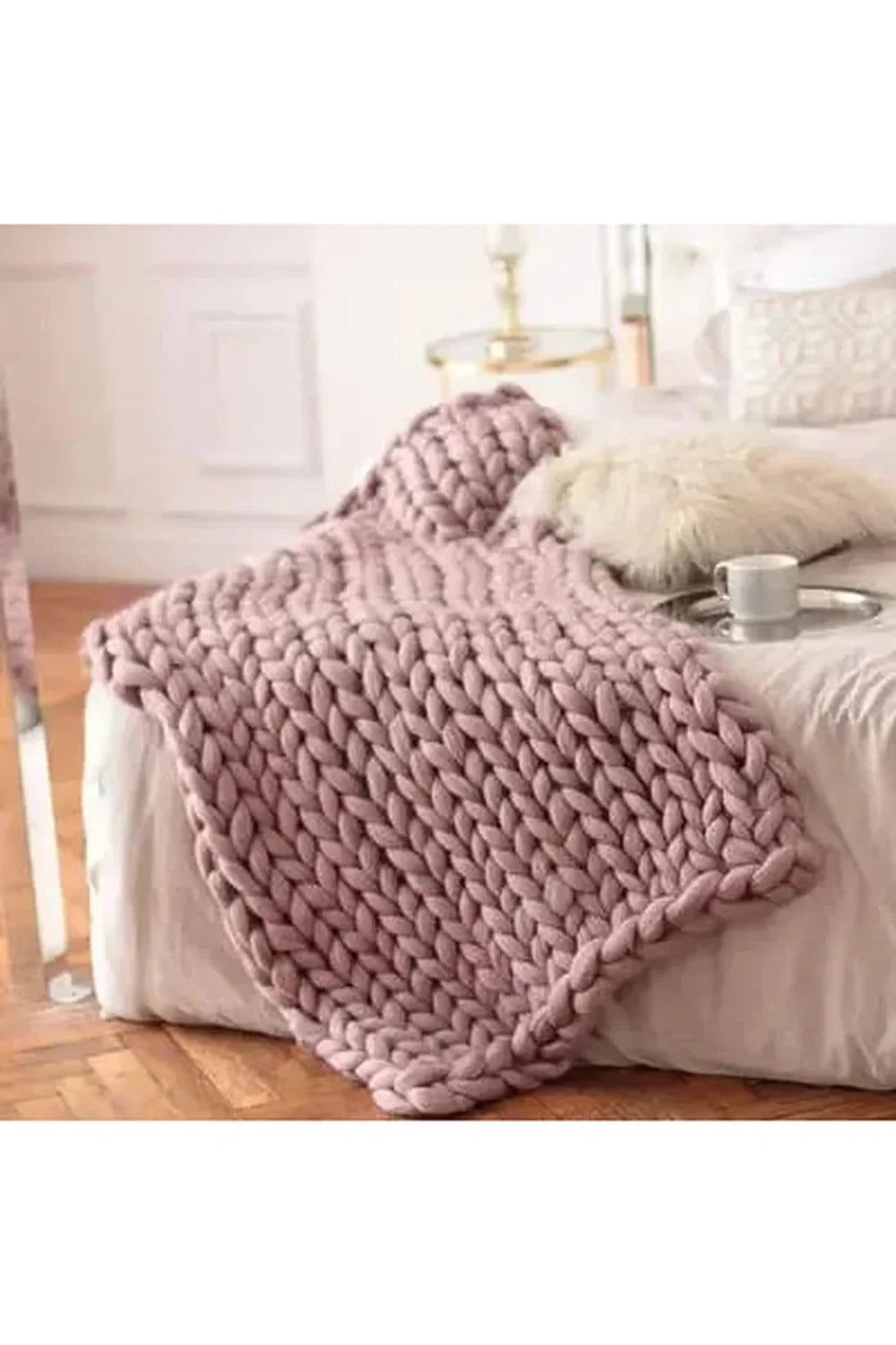 Soft Chunky Knit Blanket with Braided Texture