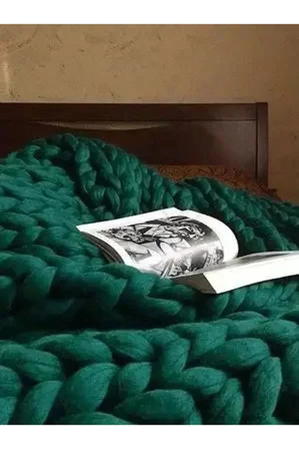 Soft Chunky Knit Blanket with Braided Texture