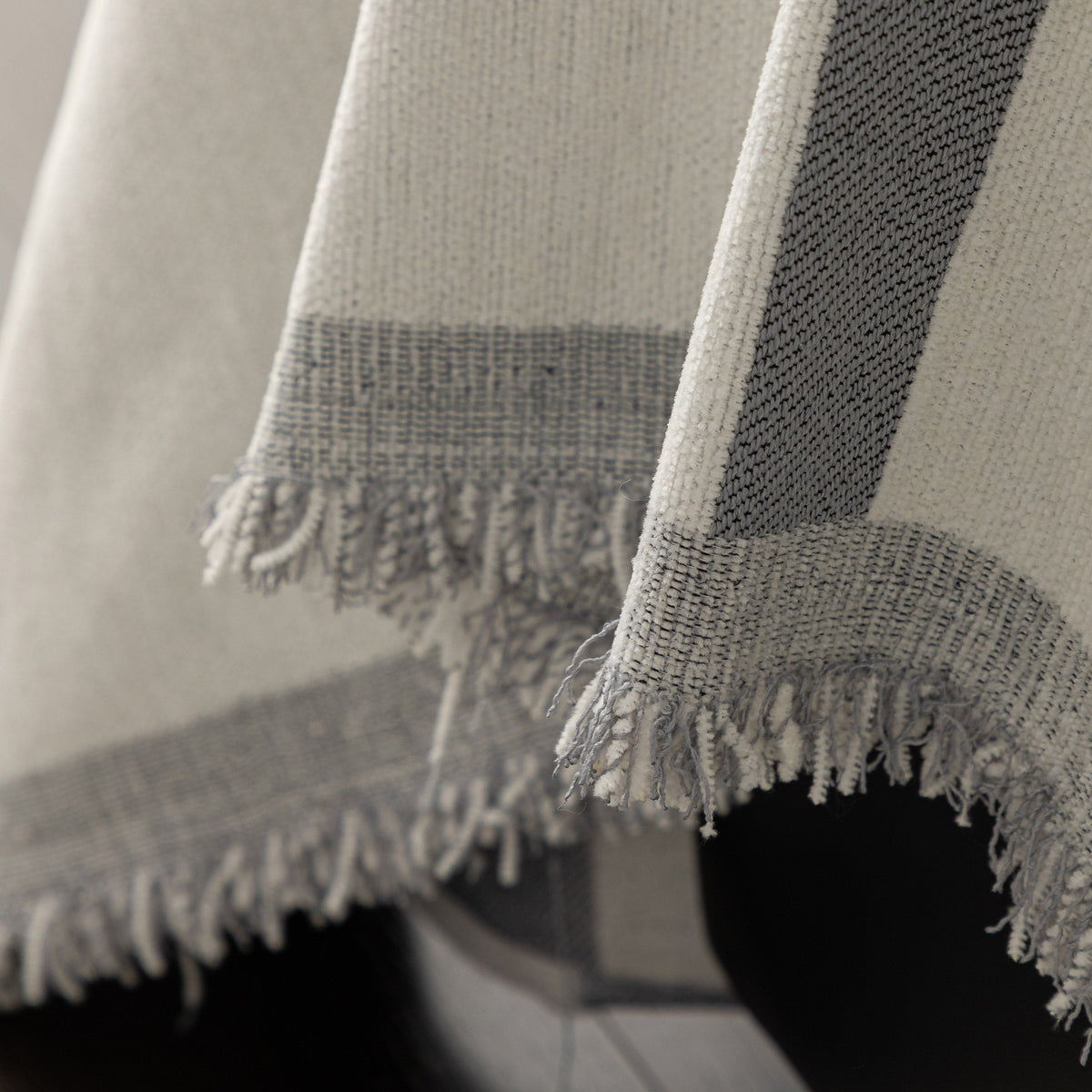 Modern Plaid Chenille Sofa Throw with Tassels