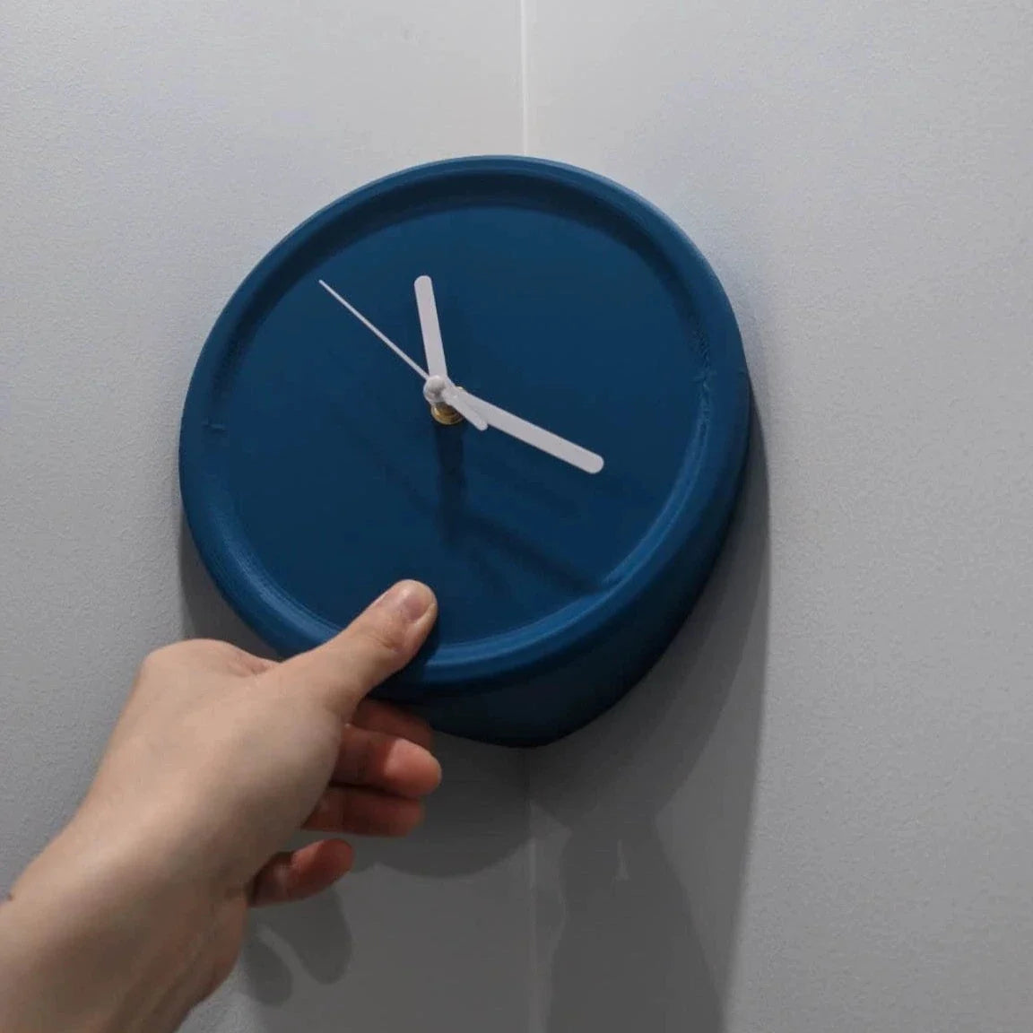 Nordic Resin Corner Wall Clock Round Shape