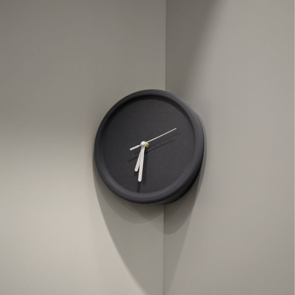Nordic Resin Corner Wall Clock Round Shape