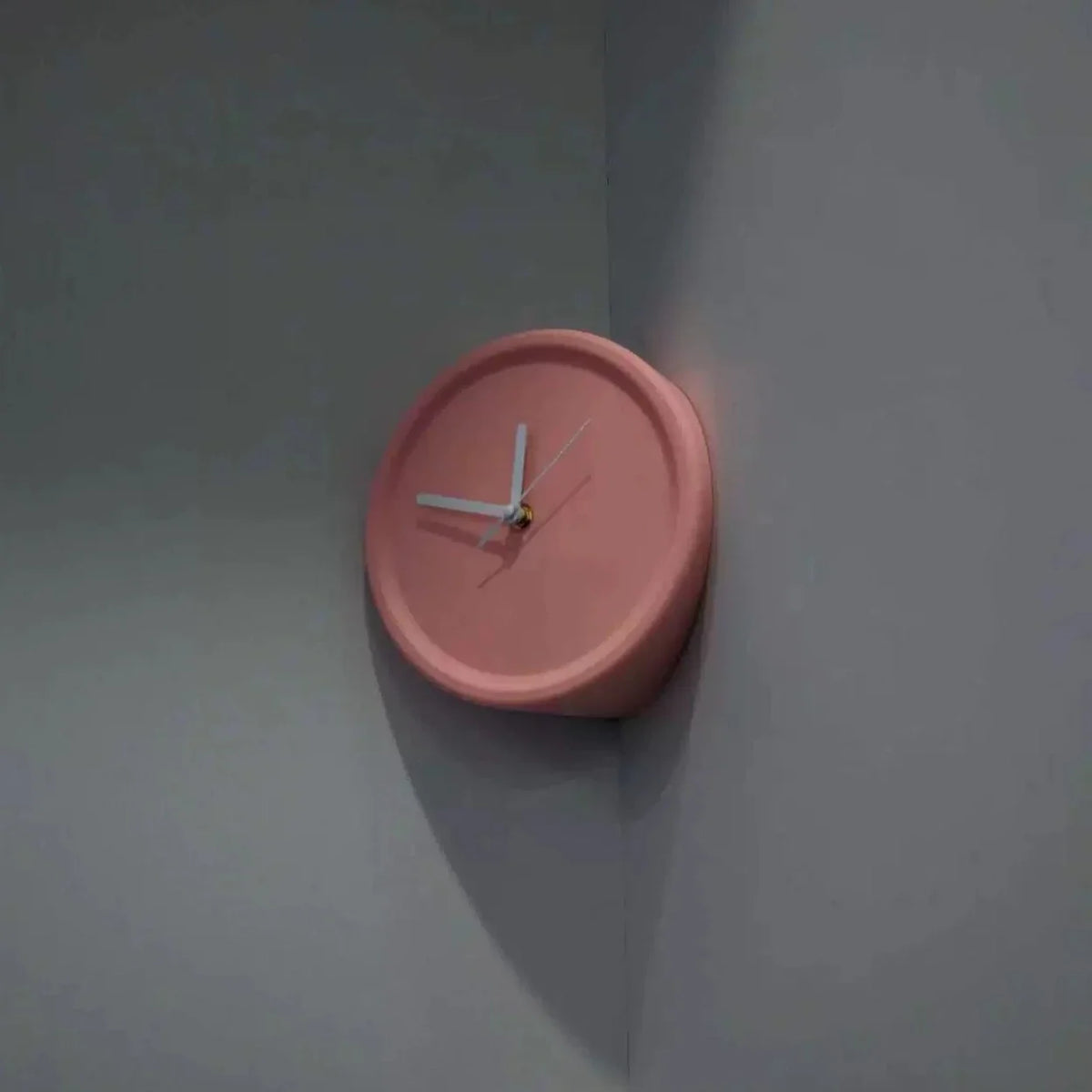 Nordic Resin Corner Wall Clock Round Shape