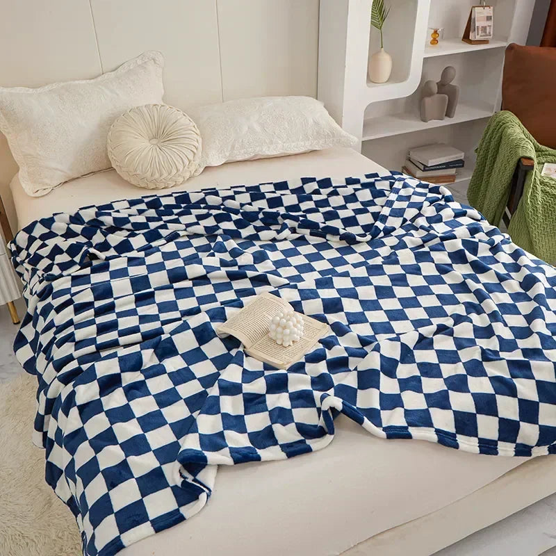 Plush Checkered Throw with Soft Fleece Finish