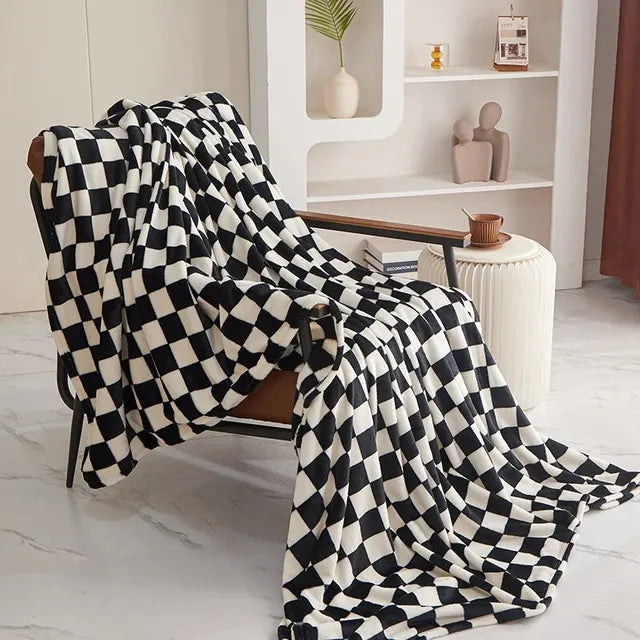 Plush Checkered Throw with Soft Fleece Finish