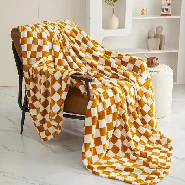 Plush Checkered Throw with Soft Fleece Finish